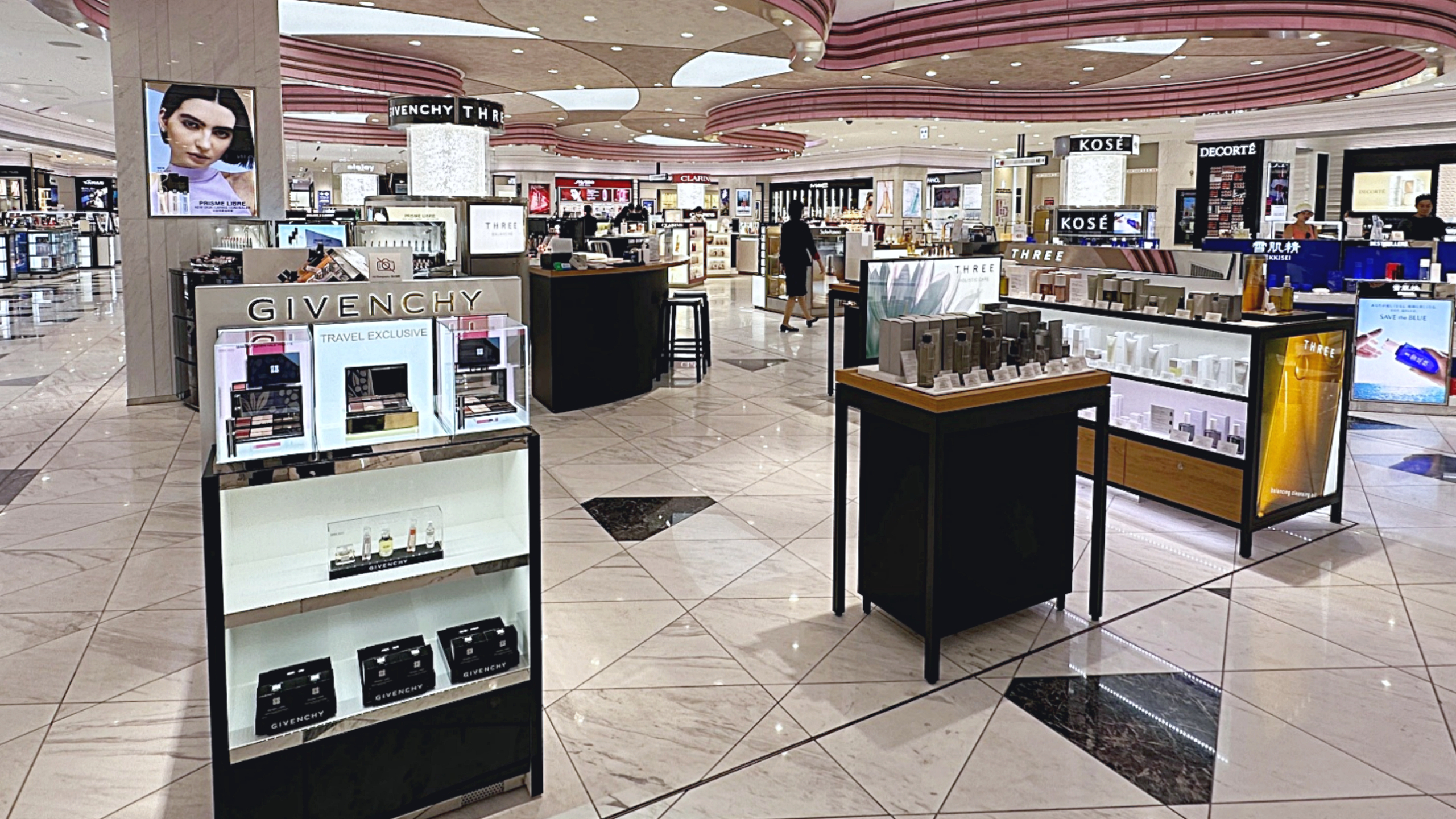 9樓DUTY FREE保養品區全景